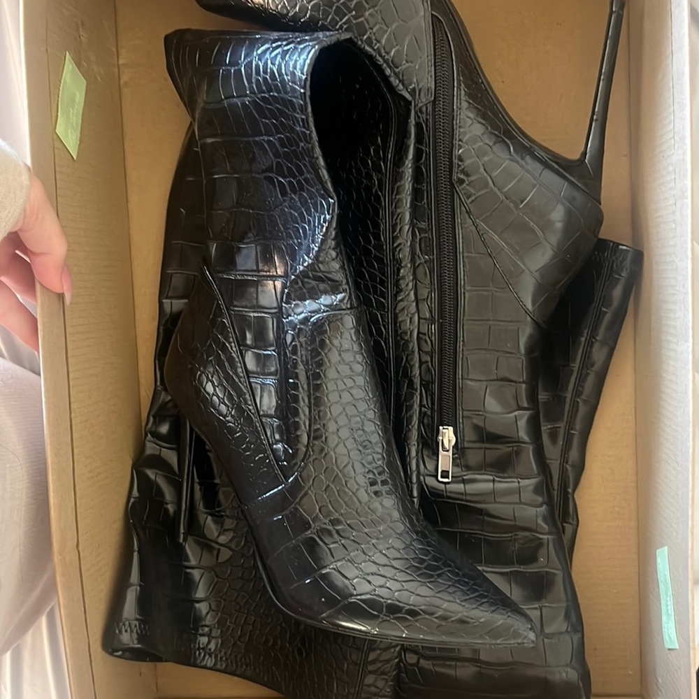 Steve Madden boots, size 8, crocodile print